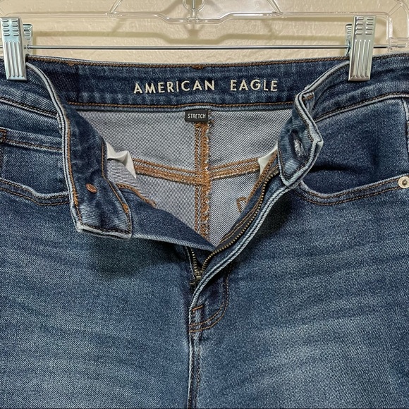American Eagle High Rise Distressed Mom Jeans - 2 - Picture 7 of 16